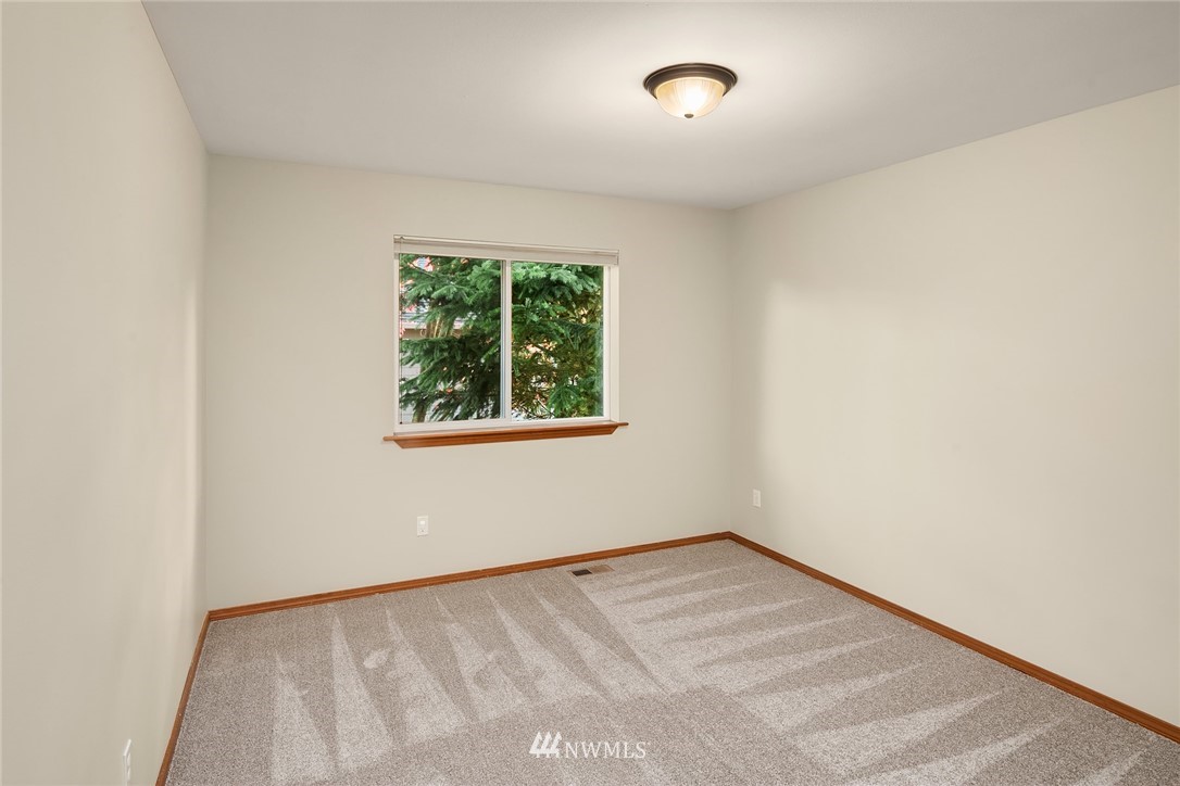 210 Hubbard Road, Unit 2 Lynnwood, WA 98036 - Photo 17 of 25 an empty room with a window