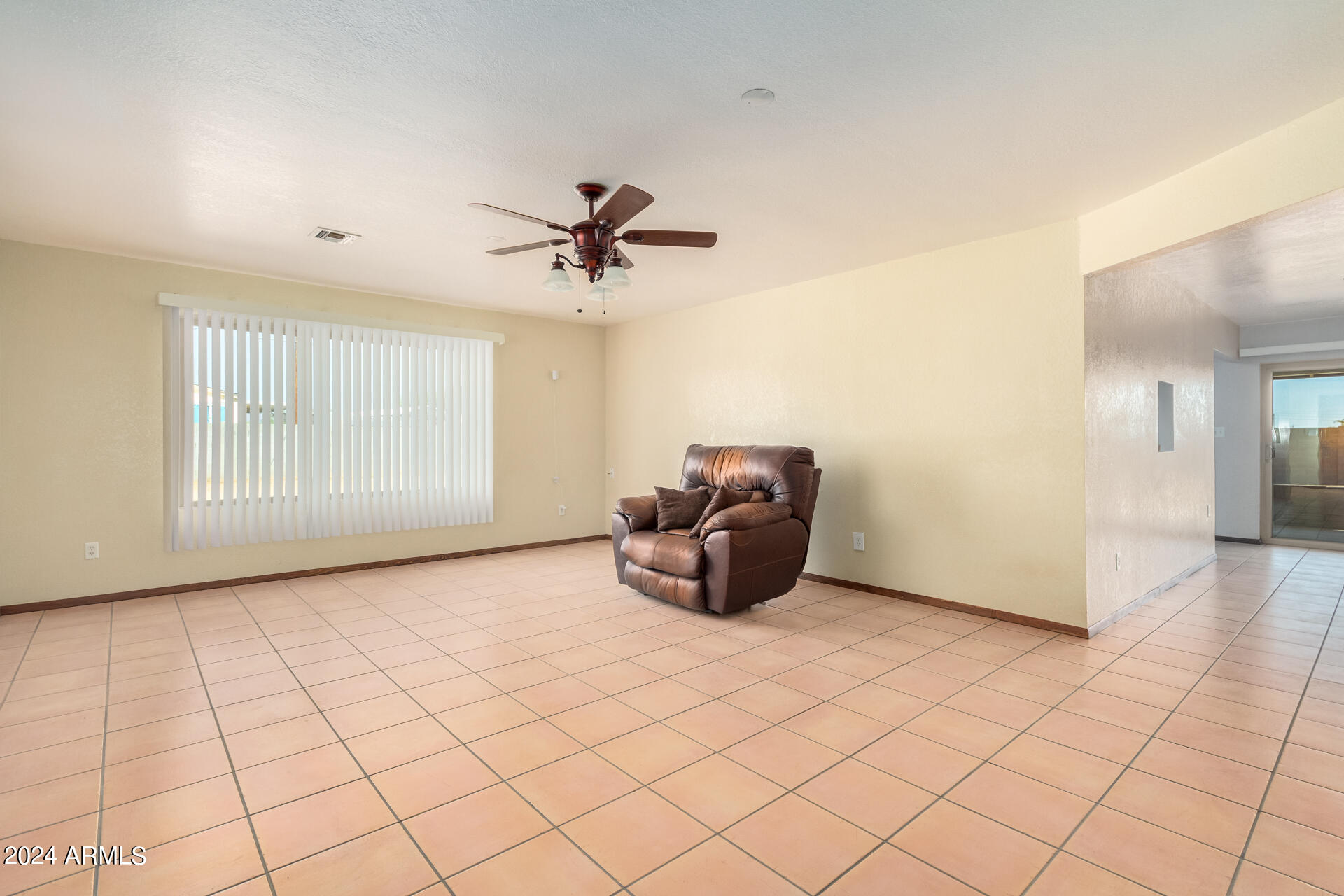 10337 East Brown Road Mesa, AZ 85207 - Photo 4 of 34 Living Room