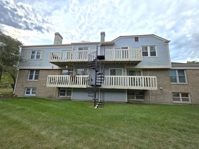 $269,900 | 205 Auburn Court, Unit 205, St. Charles, IL 60174