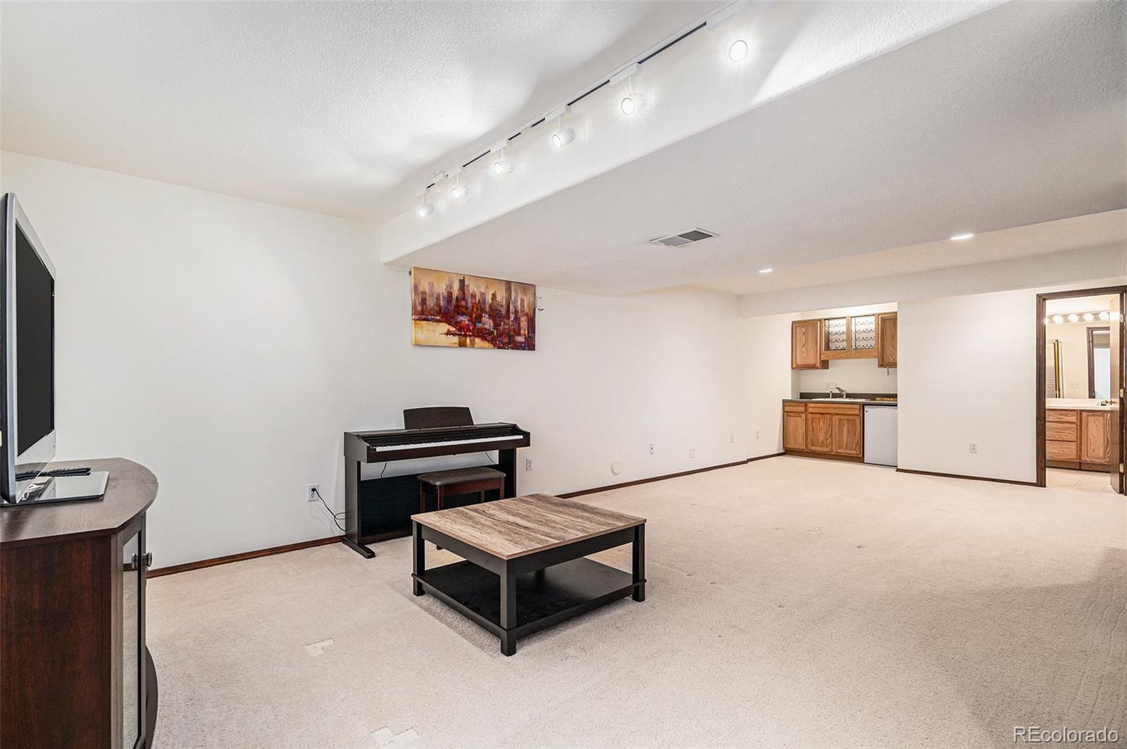 9810 Venneford Ranch Road Highlands Ranch, CO 80126 - Photo 23 of 34