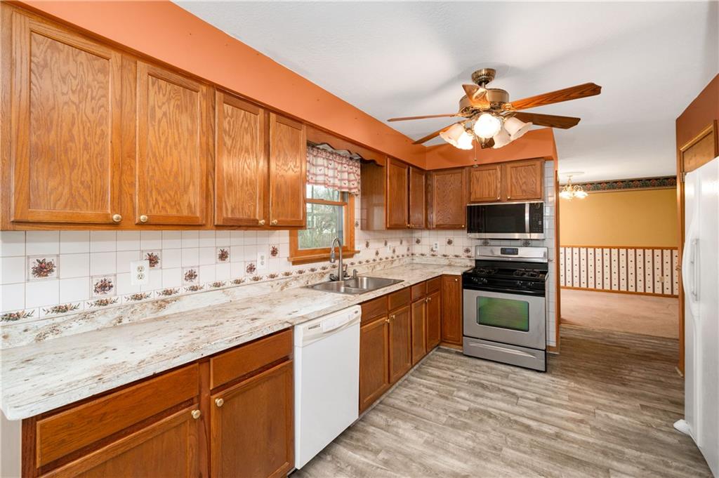 309 Quail Ridge Court Gibsonia, PA 15044 - Photo 10 of 48 Low maintenance LVP flooring and lots of cabinetry and counter space!