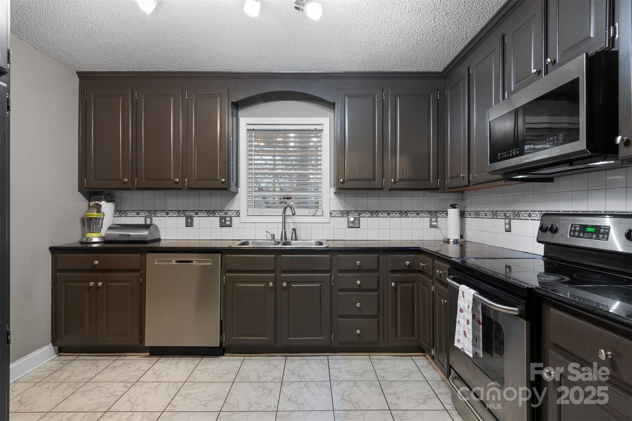 565 Robinhood Road Maiden, NC 28650 - Photo 10 of 41