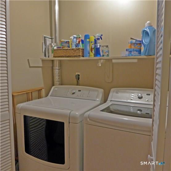 11 MacIntosh Lane, Unit 11 Ansonia, CT 06401 - Photo 11 of 13 a utility room with dryer and washer