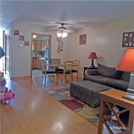 $279,000 | 11 MacIntosh Lane, Unit 11, Ansonia, CT 06401