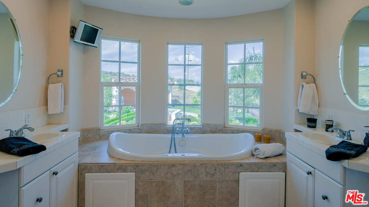 29565 Baringer Road Castaic, CA 91384 - Photo 17 of 40 Gallery Image 17