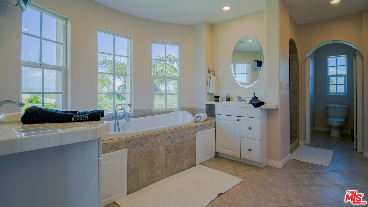 29565 Baringer Road Castaic, CA 91384 - Photo 18 of 40 Gallery Image 18