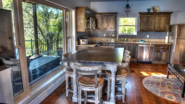 $1,500,000 | 6454 Highway 83, Leakey, TX 78873