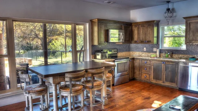 $1,500,000 | 6454 Highway 83, Leakey, TX 78873