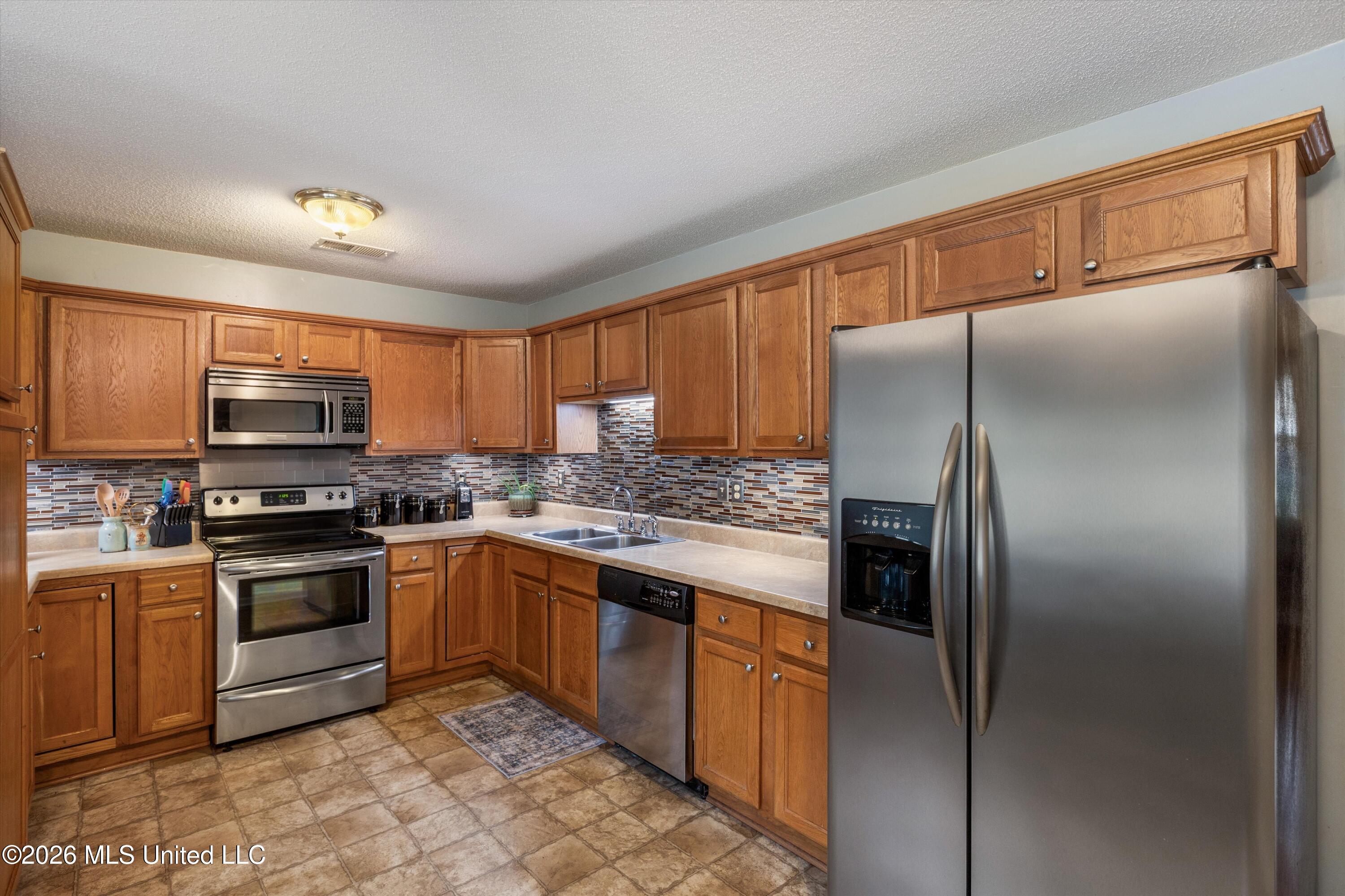 107 Humming Bird Lane Byhalia, MS 38611 - Photo 9 of 33 08-107 Hummingbird Ln 8