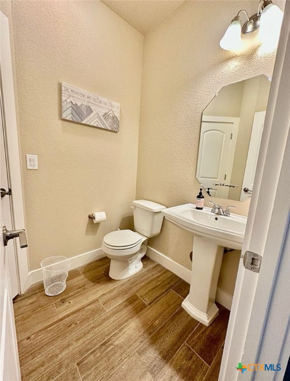 405 High Tech Drive, Unit 9A Georgetown, TX 78626 - Photo 14 of 27 1/2 bath off living / kitchen