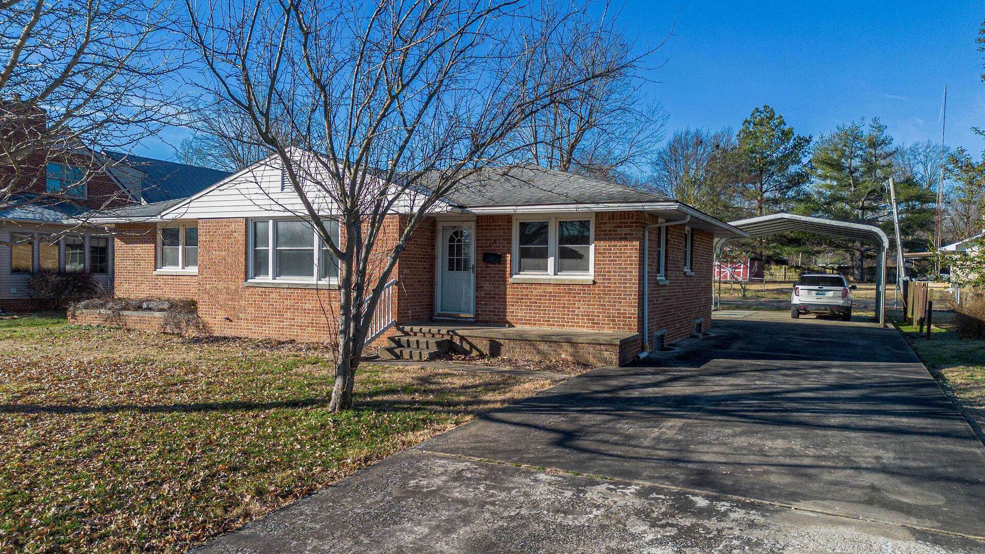 213 Dorris Drive Metropolis, IL 62960 - Photo 1 of 33 a front view of a house with garden