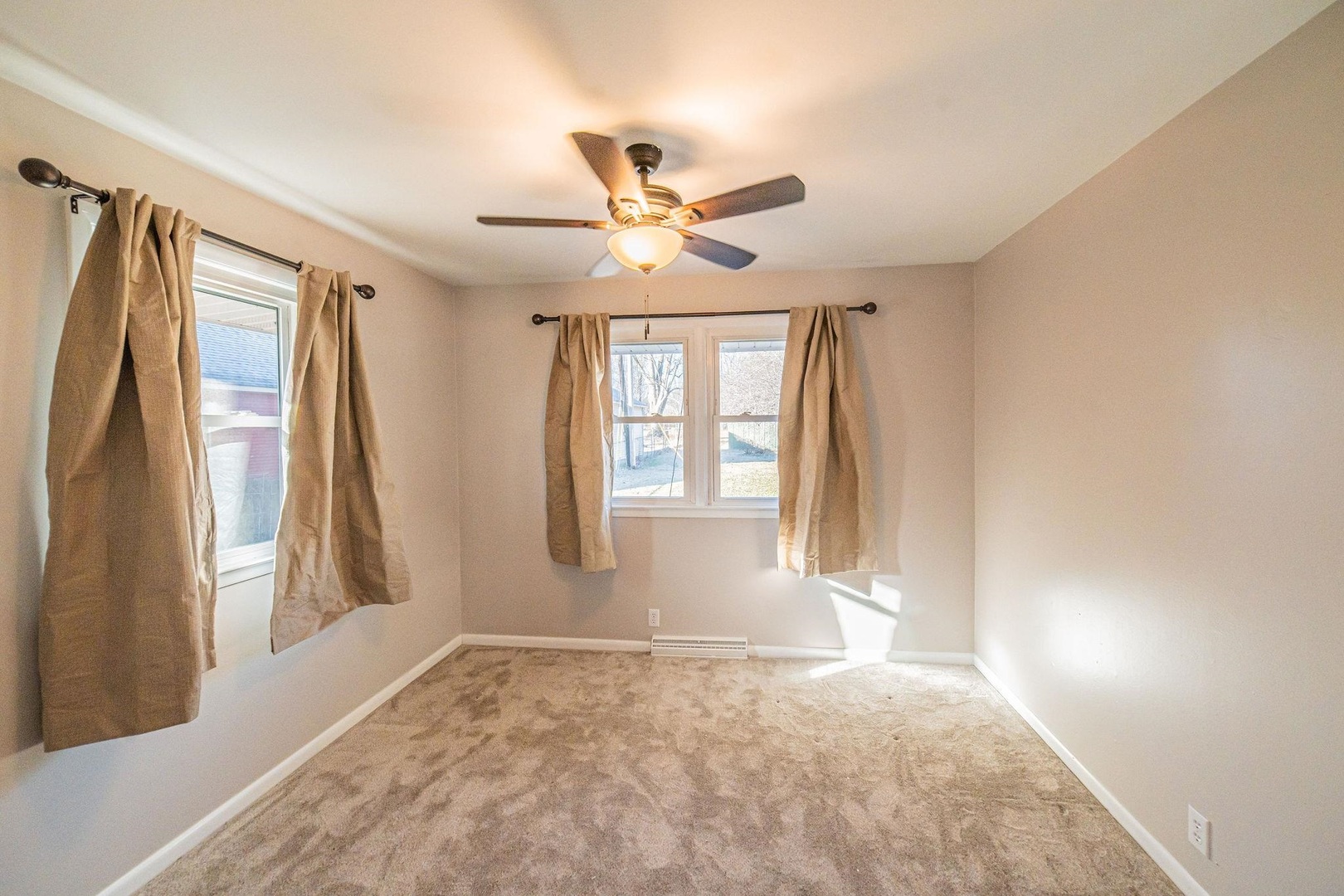 213 Dorris Drive Metropolis, IL 62960 - Photo 23 of 33 a view of an empty room with a window
