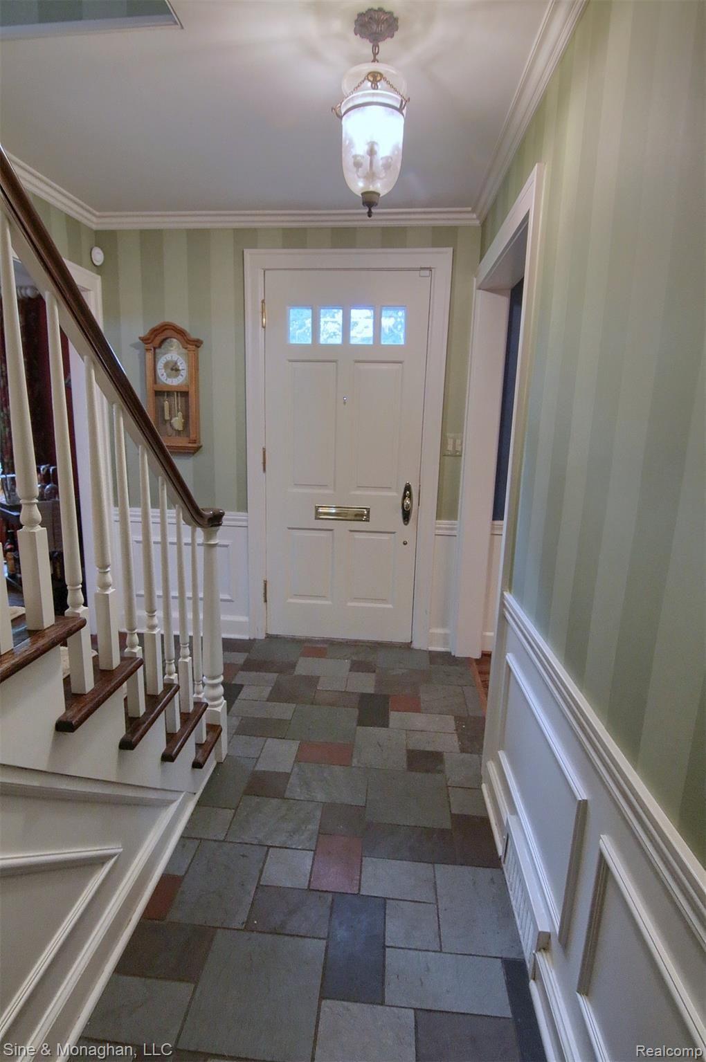 422 Moran Road Grosse Pointe, MI 48236 - Photo 3 of 33 3-Foyer.jpg