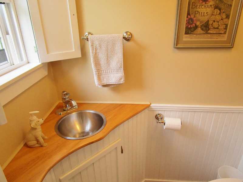 1460 Chopmist Hill Road Scituate, RI 02857 - Photo 8 of 25 Bathroom. Lavette - 1st. Floor Remodelled