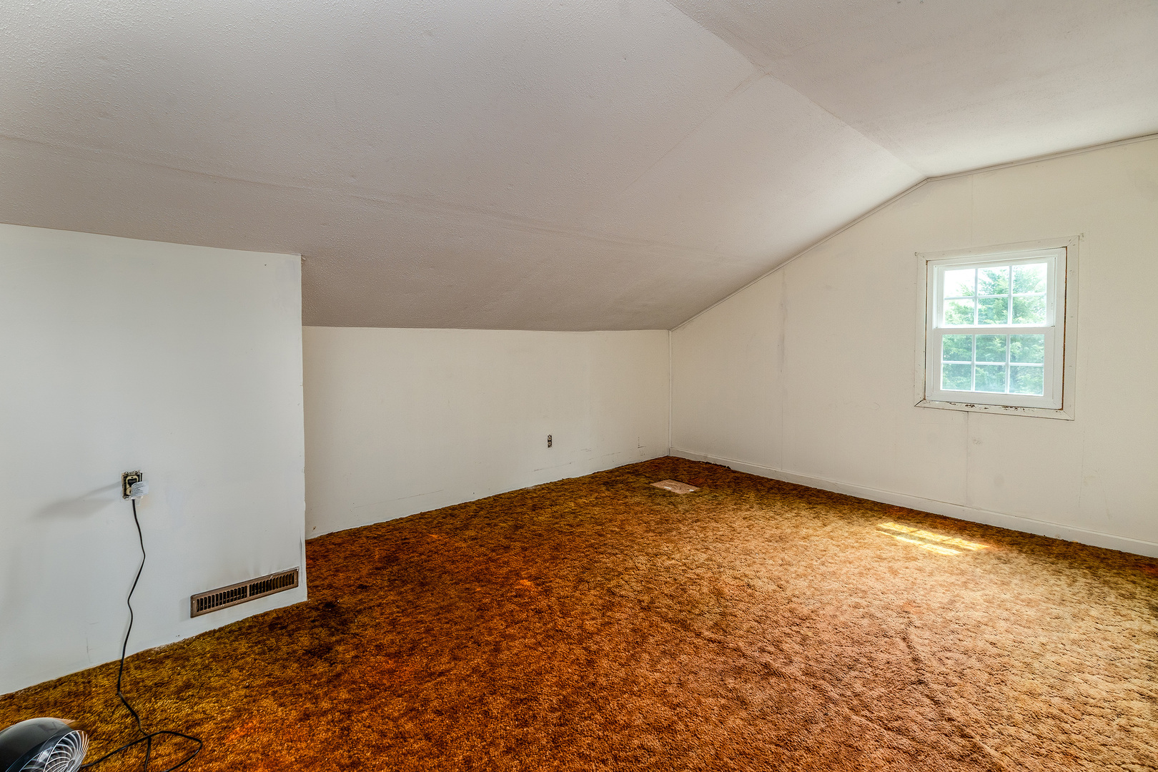 202 South Ervin Street Pittsburg, IL 62974 - Photo 22 of 42 a view of a room with window