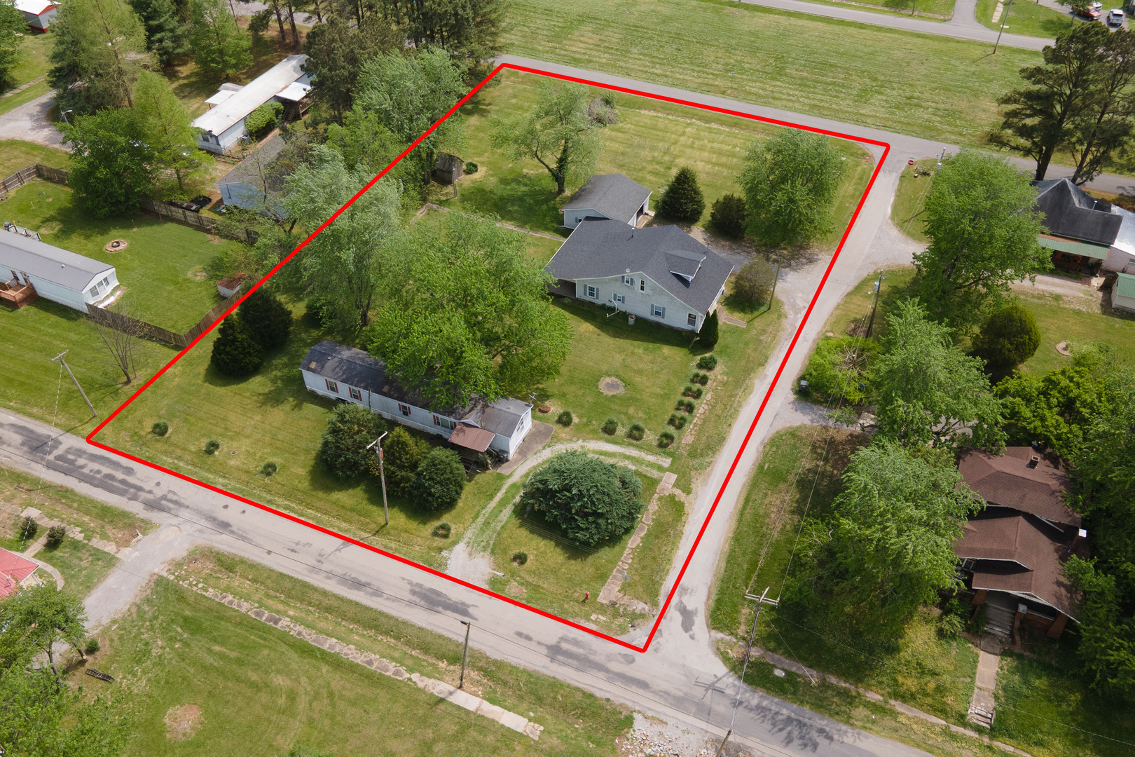 202 South Ervin Street Pittsburg, IL 62974 - Photo 35 of 42 a view of a yard with potted plants