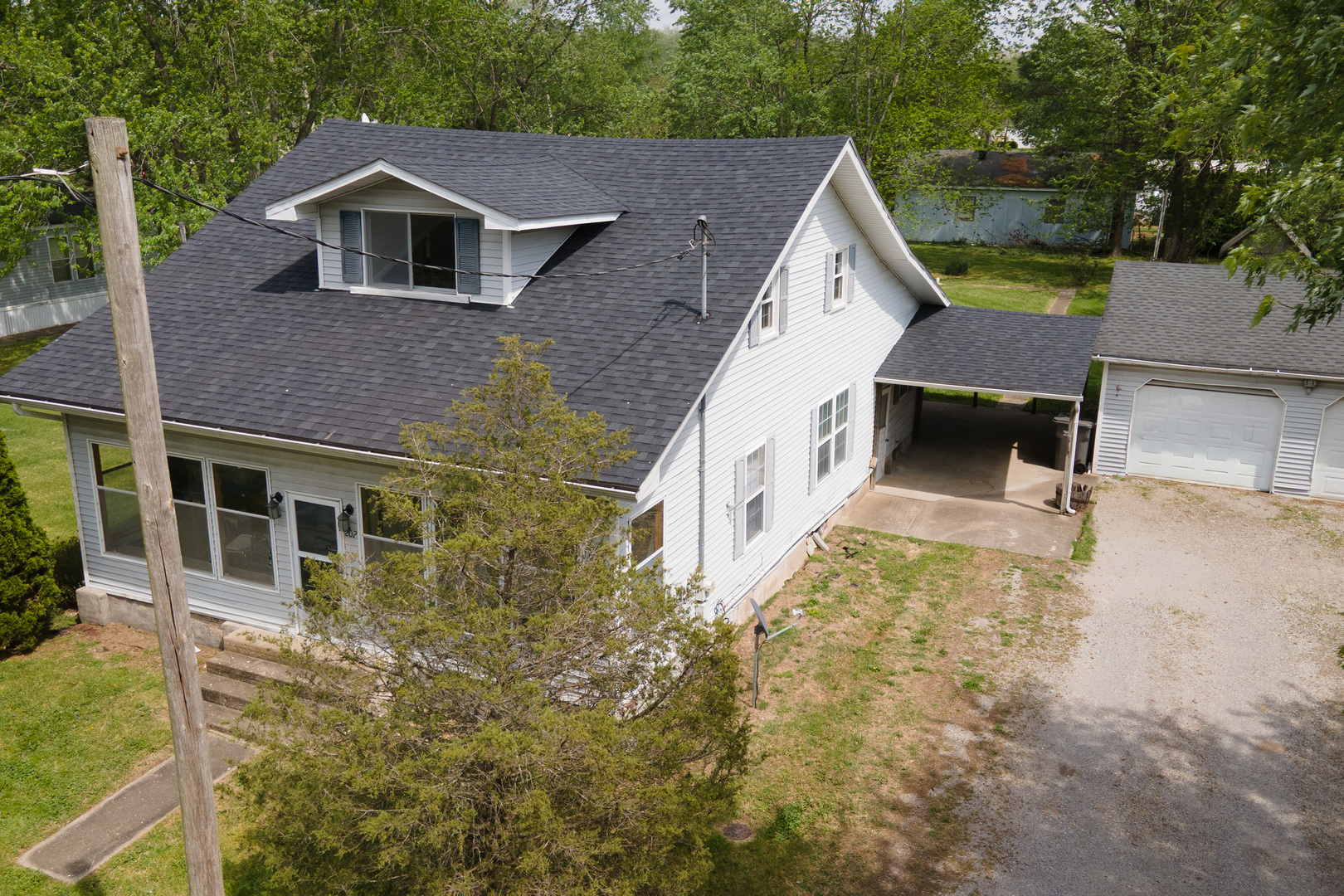 202 South Ervin Street Pittsburg, IL 62974 - Photo 41 of 42 front view of a house with a yard