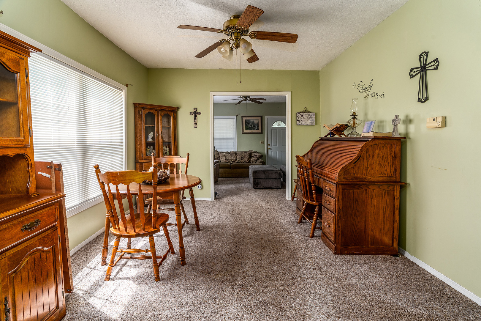202 South Ervin Street Pittsburg, IL 62974 - Photo 7 of 42 a dining room with furniture and window