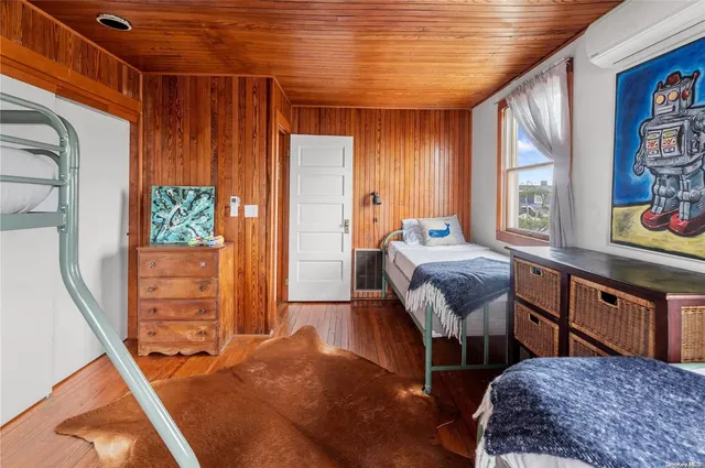 $12,500 | 300 Cottage Walk, Ocean Beach, NY 11770