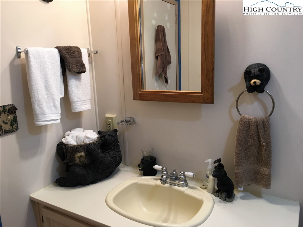 355 Windridge Road Newland, NC 28657 - Photo 25 of 33 Gallery Image 25