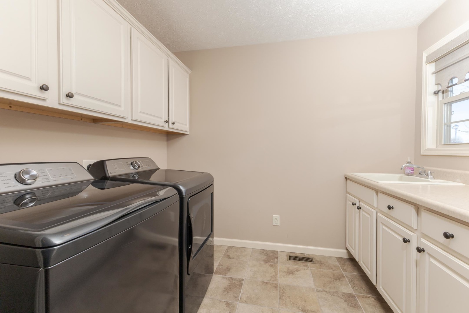 1646 Belclare Road Normal, IL 61761 - Photo 21 of 50 a utility room with dryer and washer