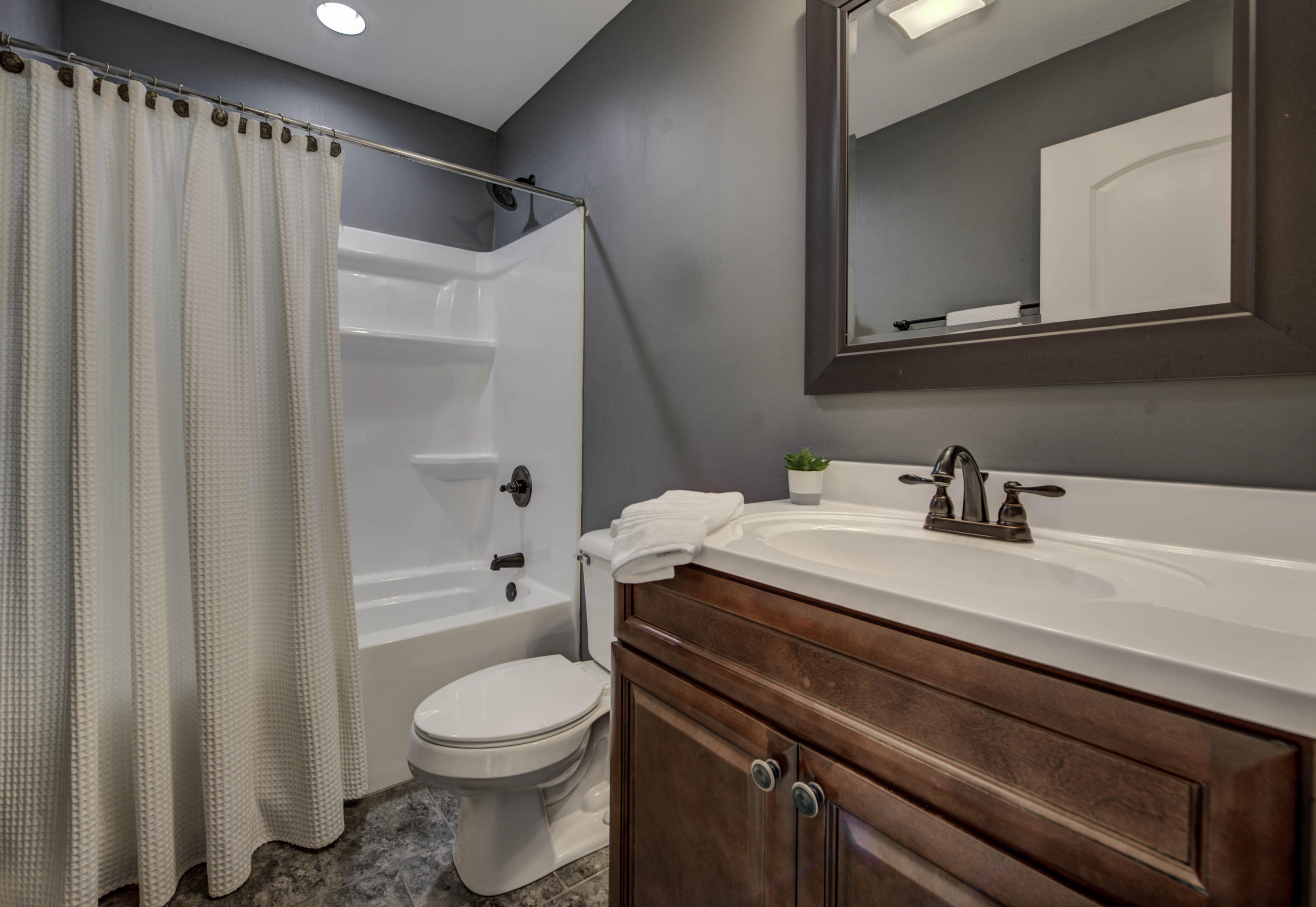 4324 Meredith Road Knoxville, TN 37921 - Photo 24 of 28 Full Bathroom