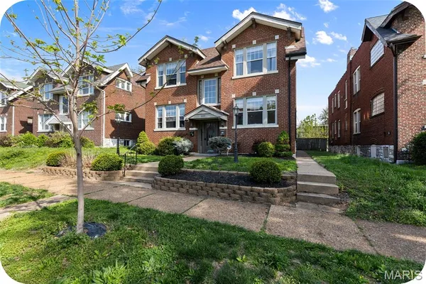 $389,000 | 4623 Shenandoah Avenue, Unit 1B, St. Louis, MO 63110