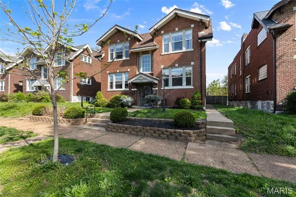 $389,000 | 4623 Shenandoah Avenue, Unit 1B, St. Louis, MO 63110