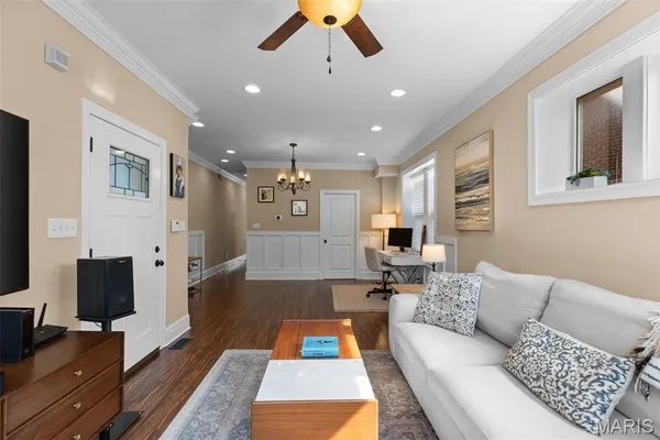 $389,000 | 4623 Shenandoah Avenue, Unit 1B, St. Louis, MO 63110