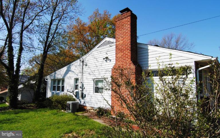 5818 Atteentee Road Springfield, VA 22150 - Photo 2 of 22 Large addition w/family room & bedroom w/rear door