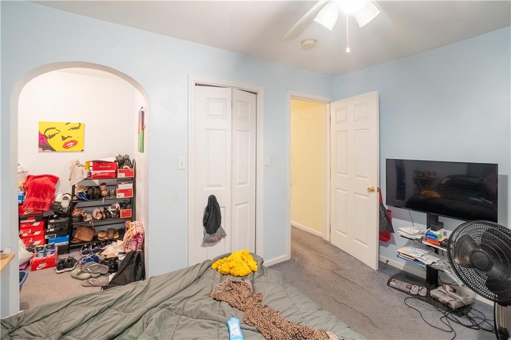 5407 Verona Road Verona, PA 15147 - Photo 21 of 25 a view of a livingroom with toys