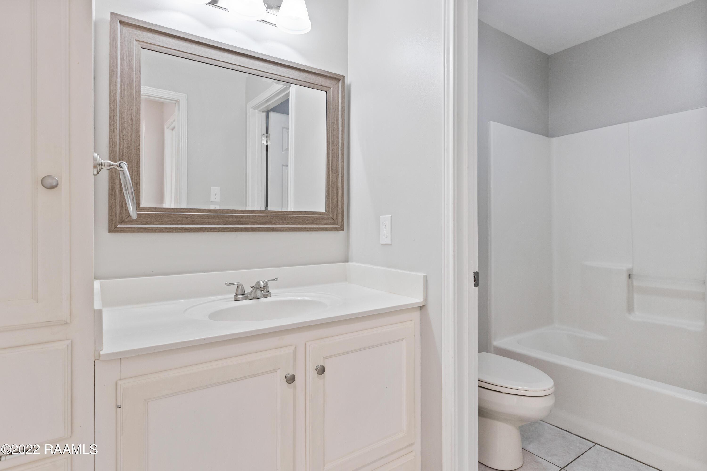 407 Rue Canard Youngsville, LA 70592 - Photo 14 of 18 Bathroom 2