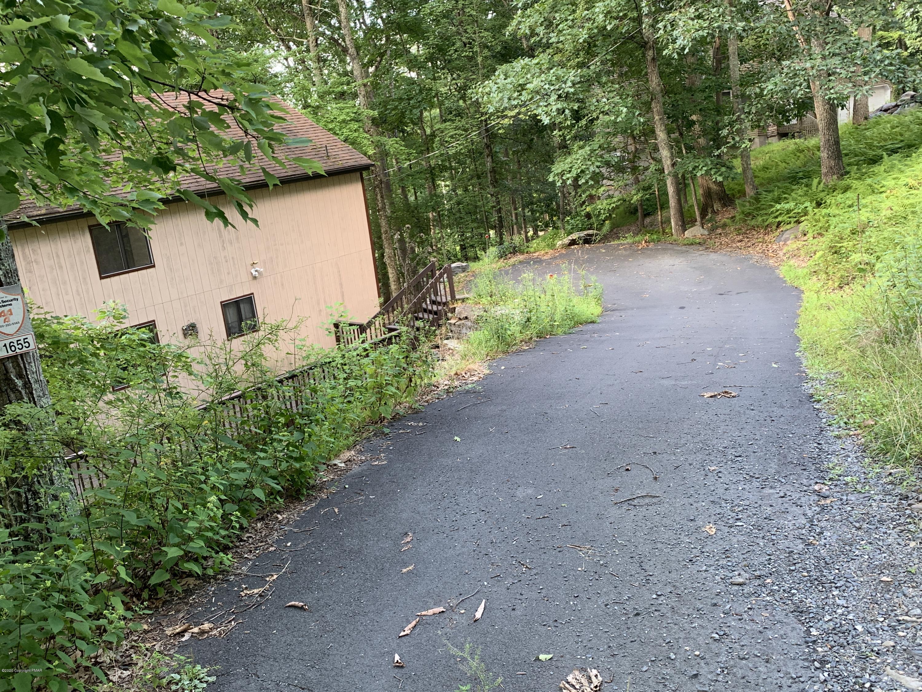 2172 Exeter Way Bushkill, PA 18324 - Photo 4 of 46 Photo Aug 26, 9 31 06 AM