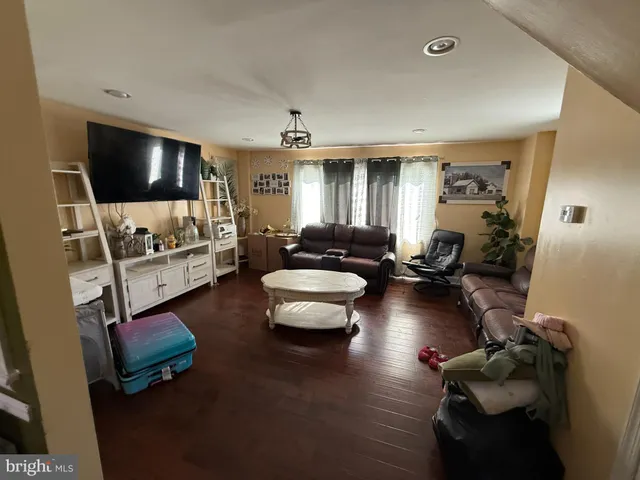 $2,700 | 3124 Holly Road, Philadelphia, PA 19154