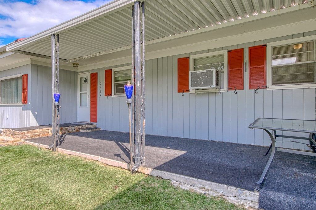 3764 Case Knife Road Pulaski, VA 24301 - Photo 8 of 47 Gallery Image 8