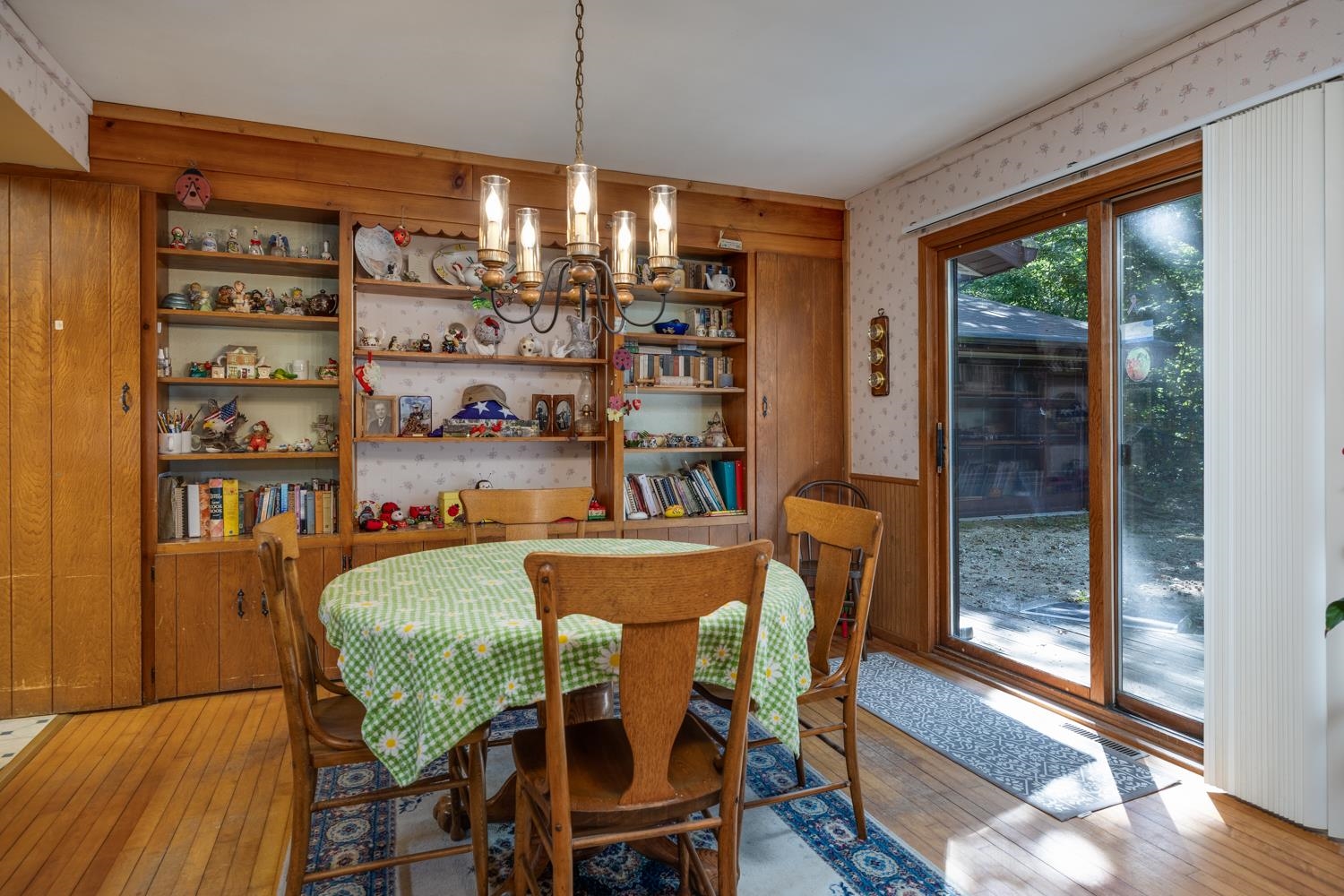 2879 South Riverside Drive Beloit, WI 53511 - Photo 13 of 35