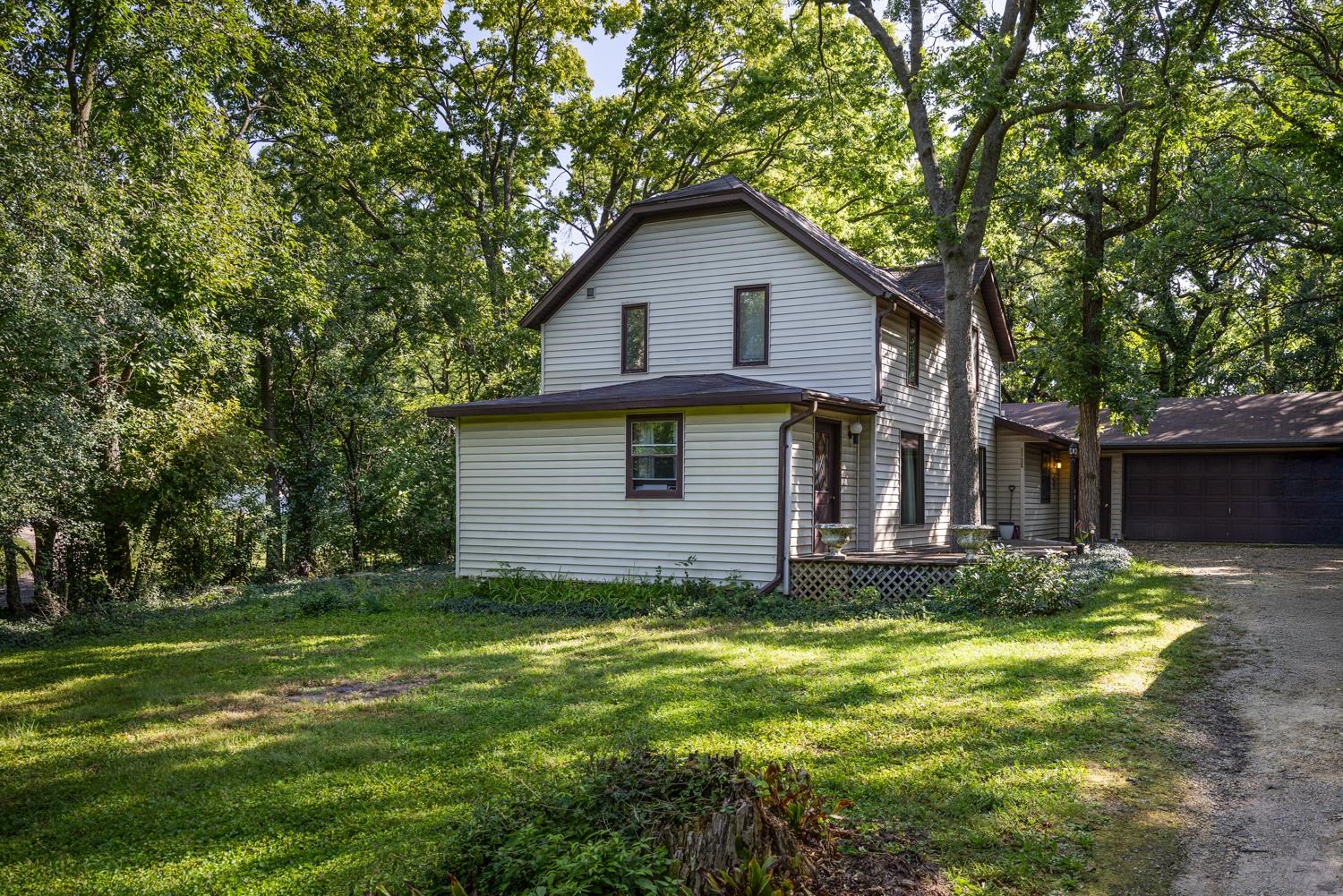 2879 South Riverside Drive Beloit, WI 53511 - Photo 2 of 35