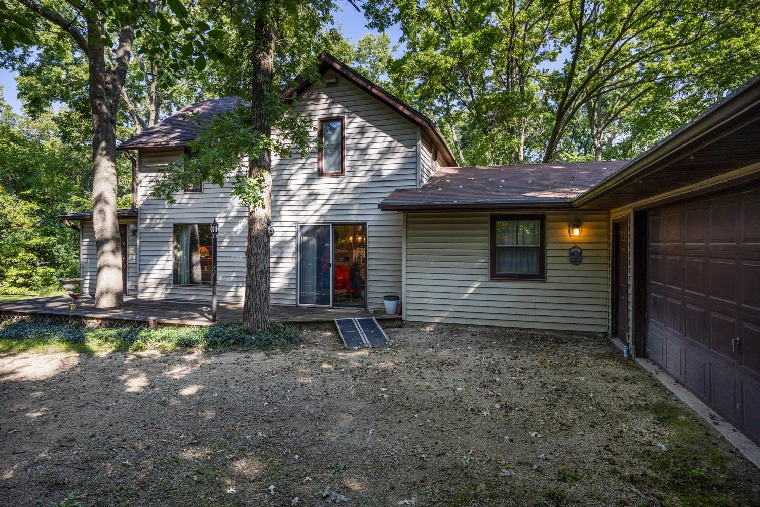 2879 South Riverside Drive Beloit, WI 53511 - Photo 3 of 35