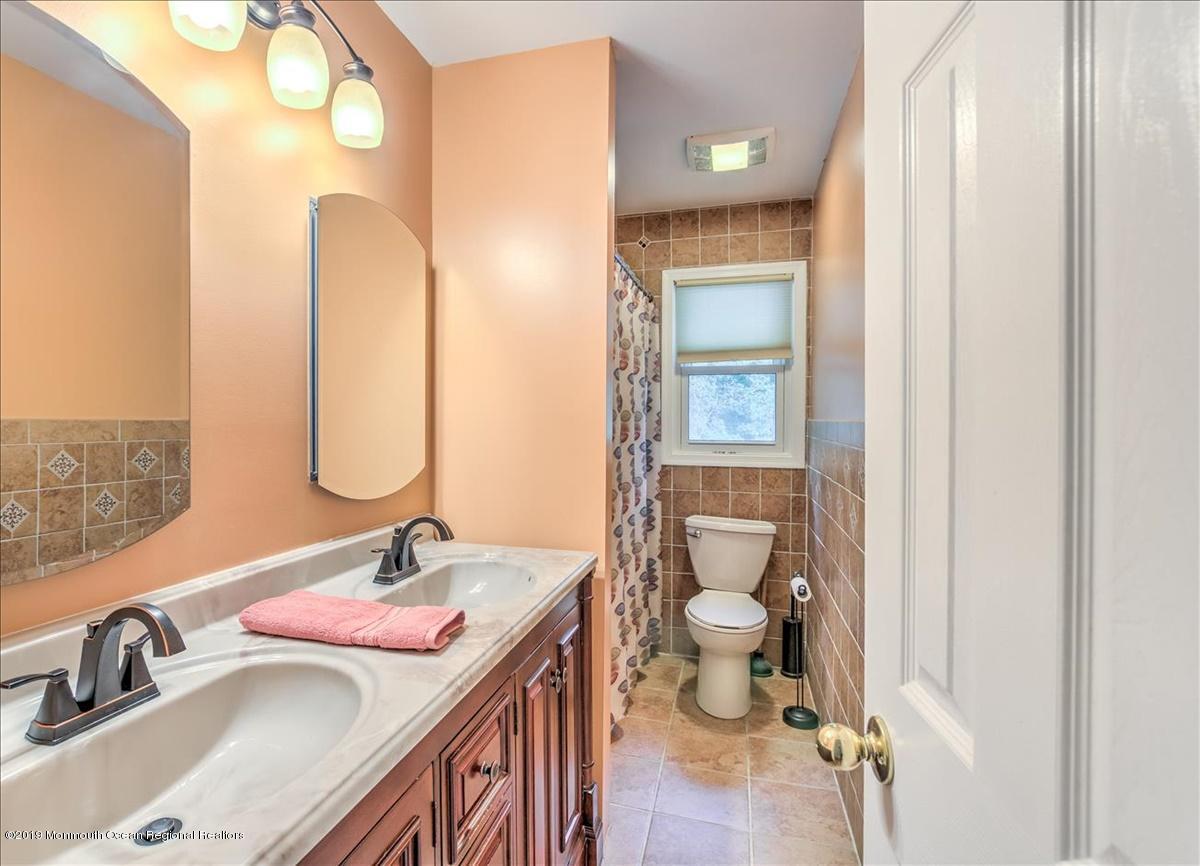 45 Tarrytown Road Manalapan, NJ 07726 - Photo 15 of 26 18-BATHROOM
