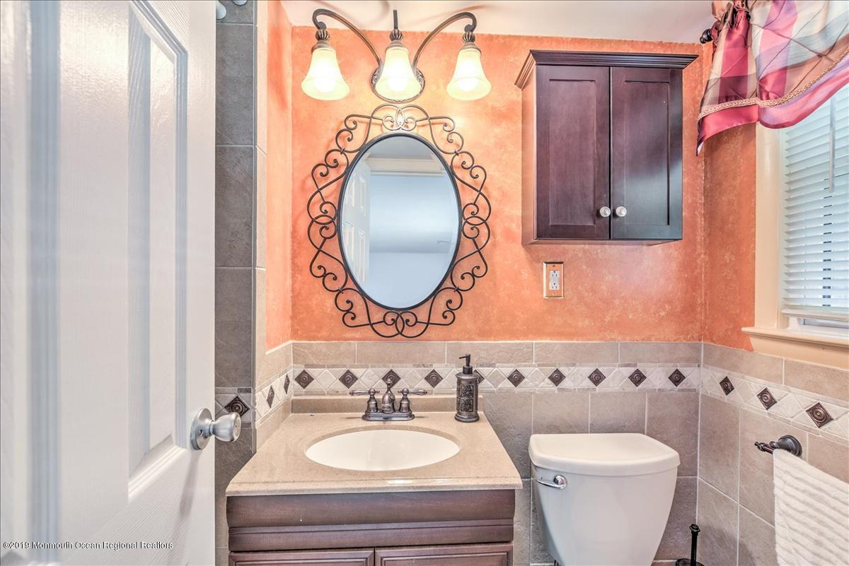 45 Tarrytown Road Manalapan, NJ 07726 - Photo 20 of 26 26-LOWER LEVEL BATHROOM