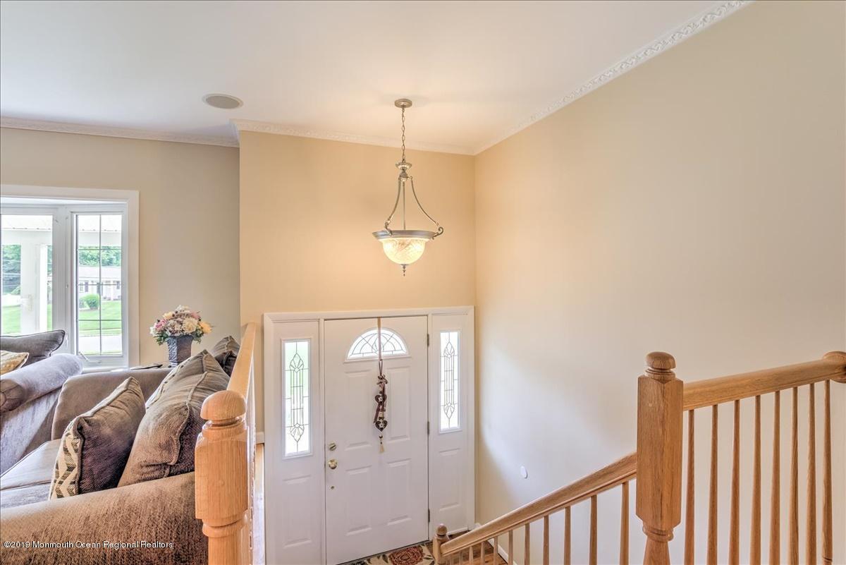 45 Tarrytown Road Manalapan, NJ 07726 - Photo 3 of 26 05-FOYER
