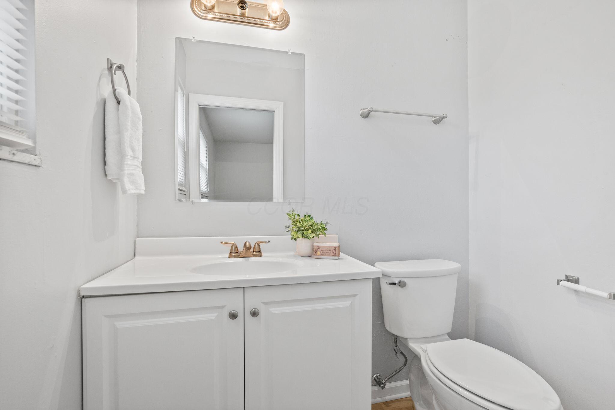 909 Hillery Road Columbus, OH 43229 - Photo 18 of 40 Owner's Bath