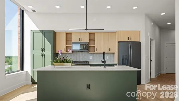 $3,680 | 124 East Kingston Avenue, Unit B1B, Charlotte, NC 28203