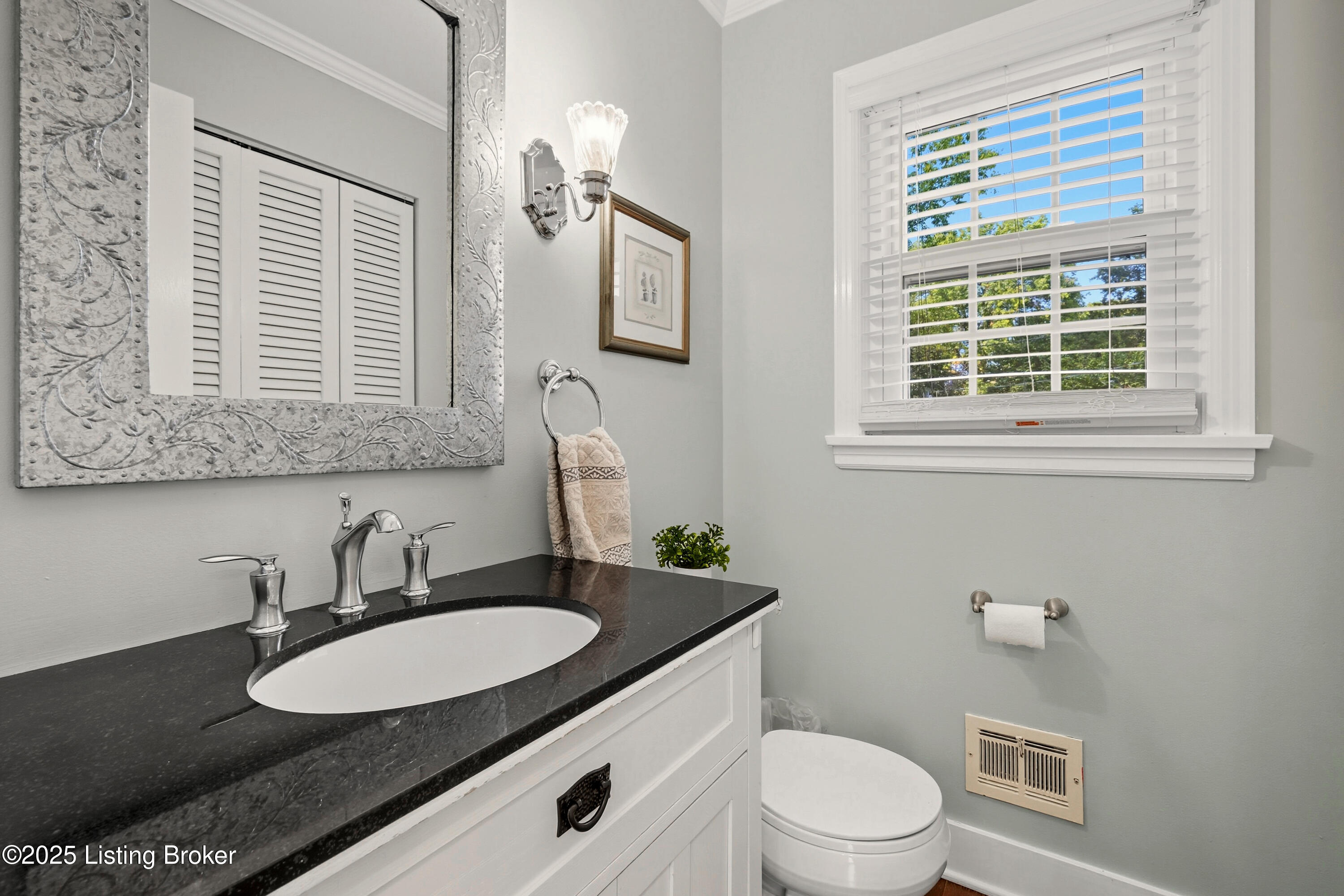 10205 Afton Road Louisville, KY 40223 - Photo 18 of 44 10205afton_louisvillerealestatemedia_071