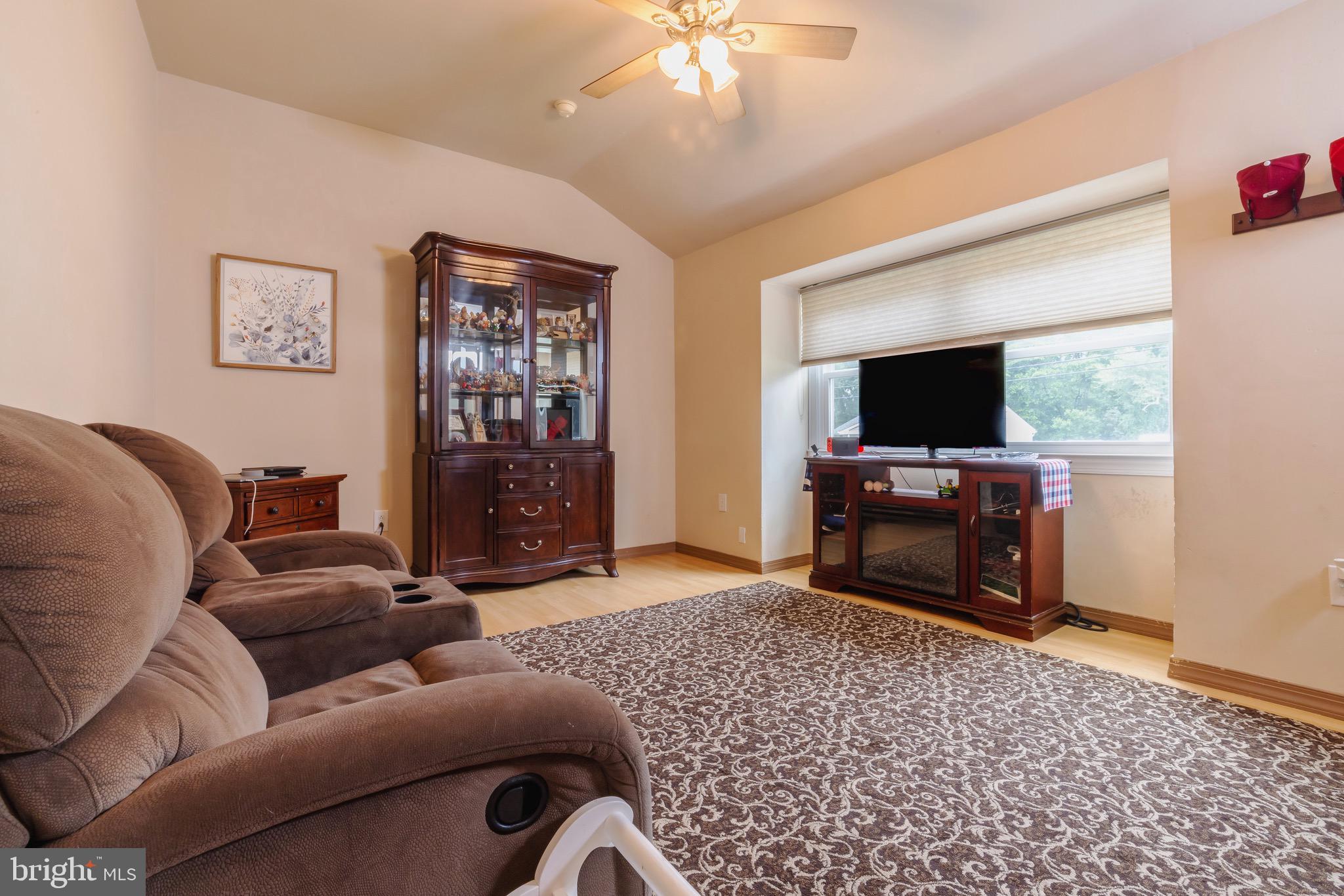 19 Woodbrook Road Blackwood, NJ 08012 - Photo 3 of 26