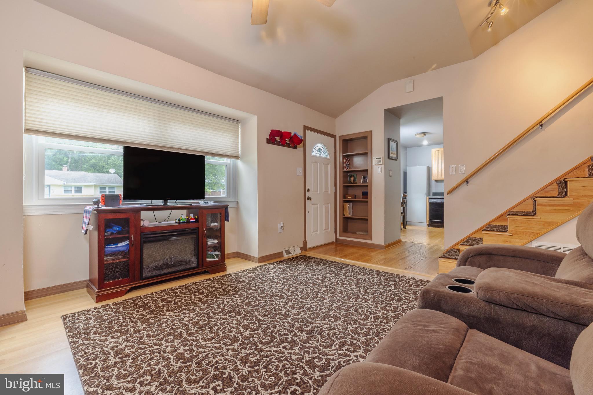 19 Woodbrook Road Blackwood, NJ 08012 - Photo 4 of 26