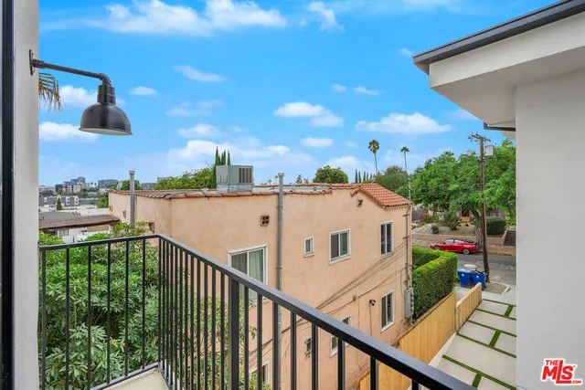$6,495 | 726 Robinson Street, Unit 2, Los Angeles, CA 90026