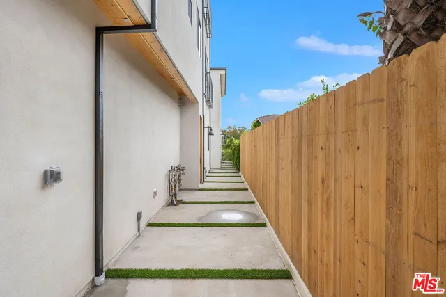 $6,495 | 726 Robinson Street, Unit 2, Los Angeles, CA 90026