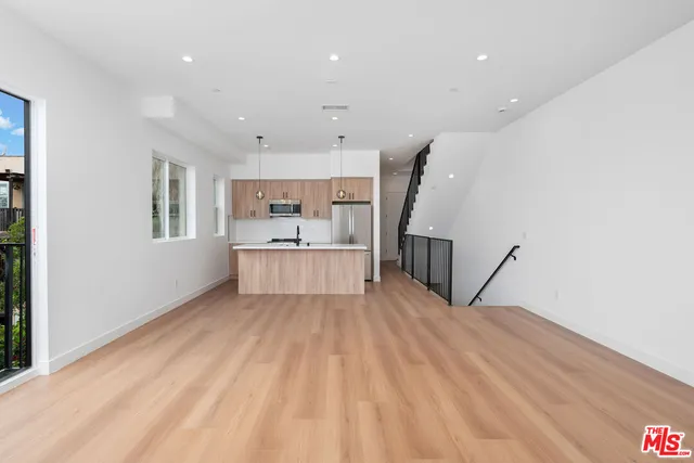 $6,495 | 726 Robinson Street, Unit 2, Los Angeles, CA 90026