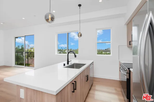 $6,495 | 726 Robinson Street, Unit 2, Los Angeles, CA 90026